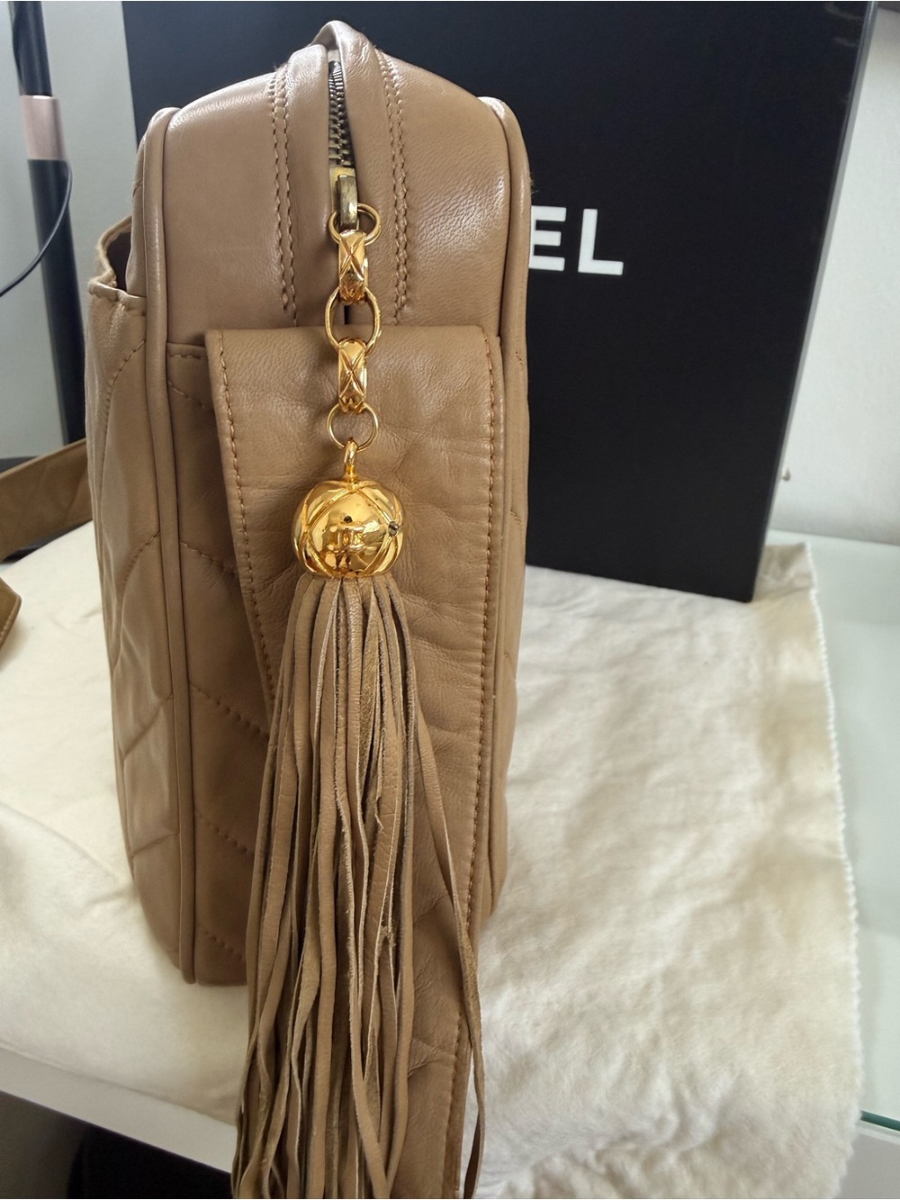 Chanel Vintage Beige Large Lambskin Camera Bag - Picture 13 of 15